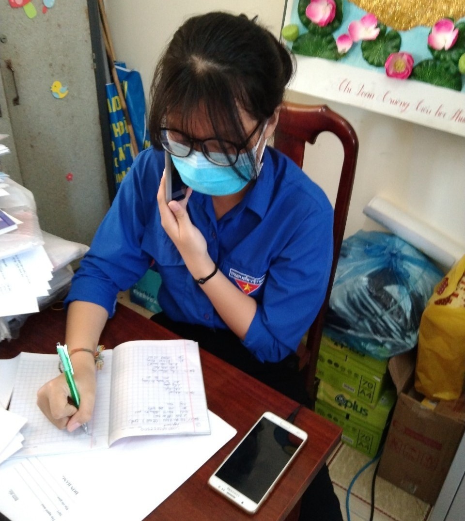 Nữ sinh tham gia hỗ trợ chống dịch ảnh 4 Nu sinh tham gia ho tro chong dich anh 4