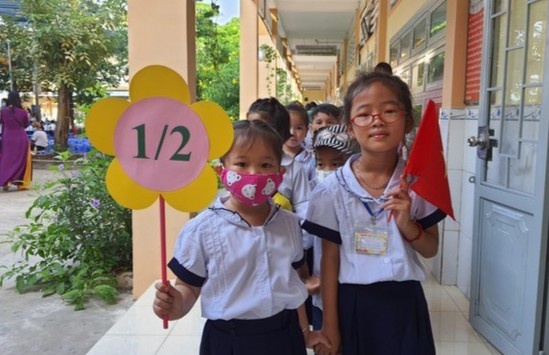 Nam hoc moi giua tam dich hinh anh