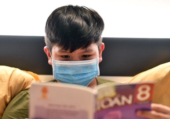 giam hoc phi cho hoc sinh truong cong,  tu anh 1