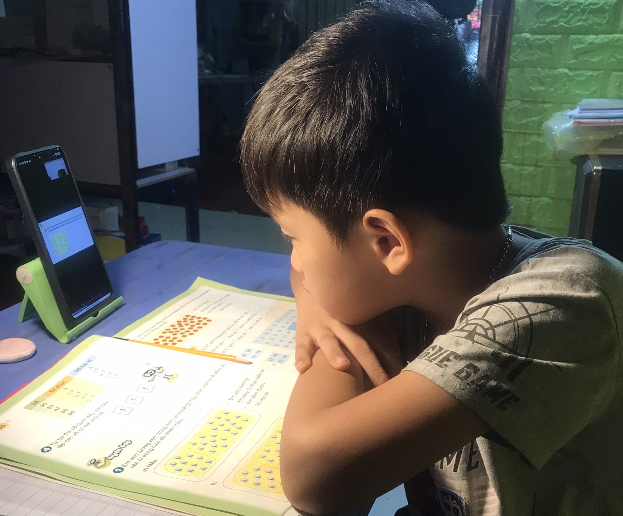 4 con hoc truc tuyen anh 1