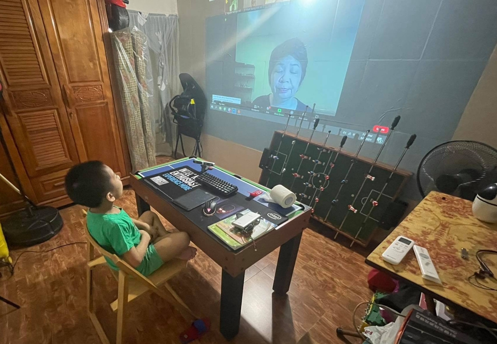 Mot tuan hoc online cua tre lop 1 anh 2