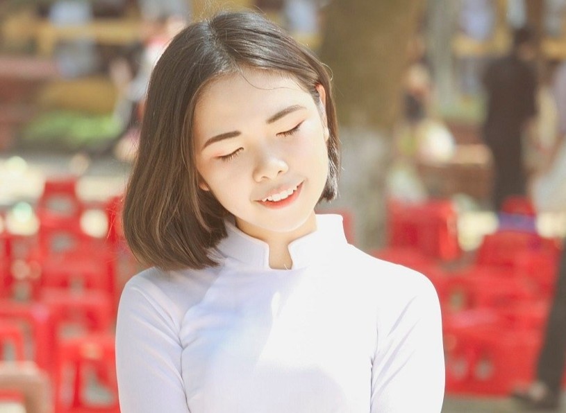 Nu sinh hoc gioi anh 2