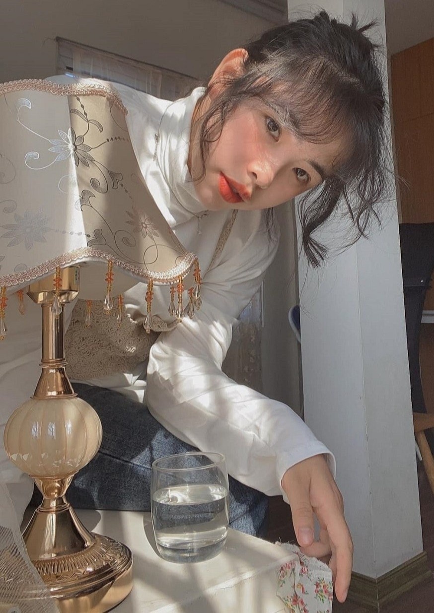 Nu sinh hoc gioi anh 3