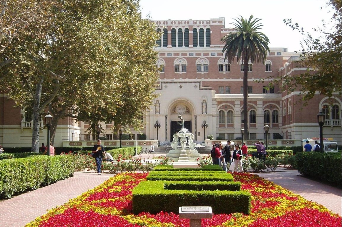 10 dai hoc co chi phi dat nhat the gioi hinh anh