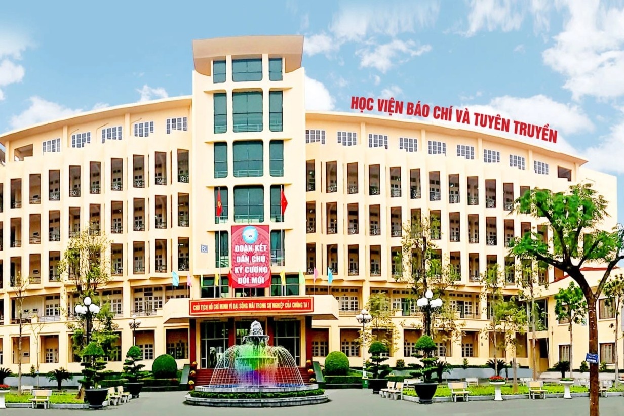 Canh bao email gia mao yeu cau tan sinh vien dong hoc phi hinh anh