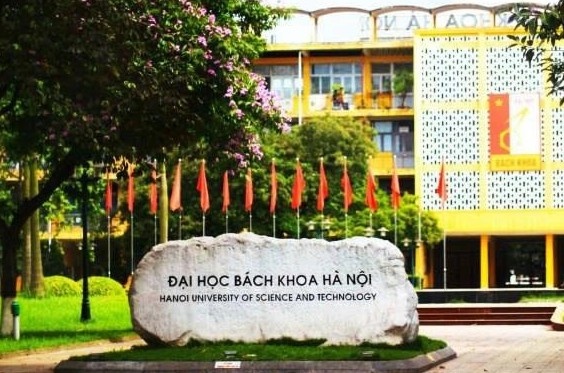 Sinh vien DH Bach khoa Ha Noi tro lai truong sau 25/11 hinh anh