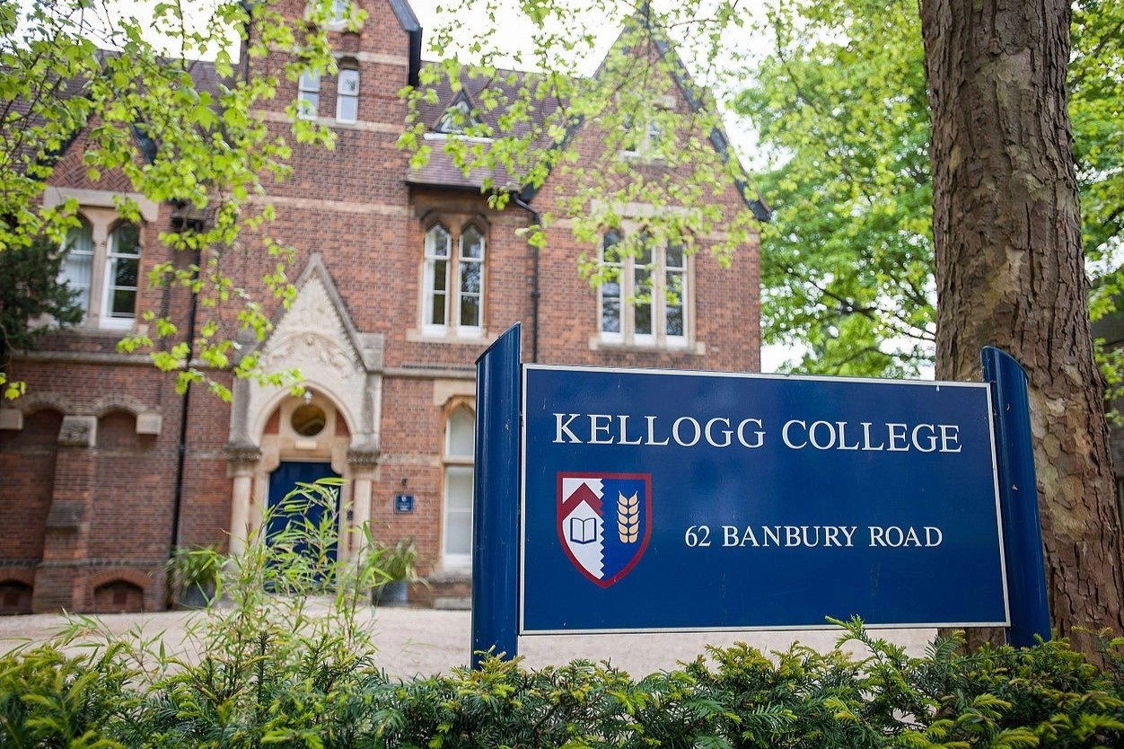 Nhieu truong thuoc DH Oxford doi ten theo nha tai tro hinh anh