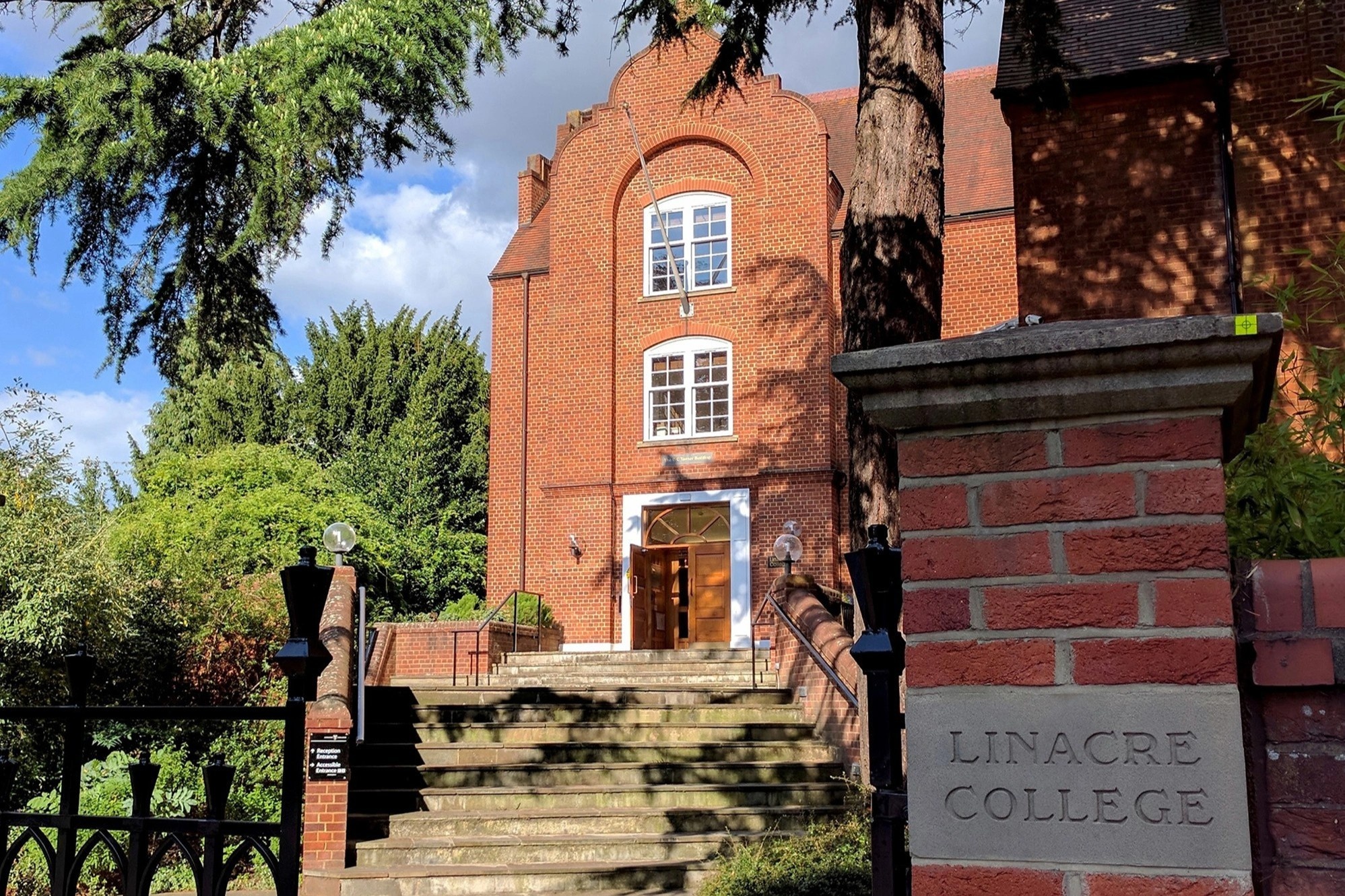 Truong sap doi ten thanh 'Thao College' khong co chuc nang dao tao hinh anh