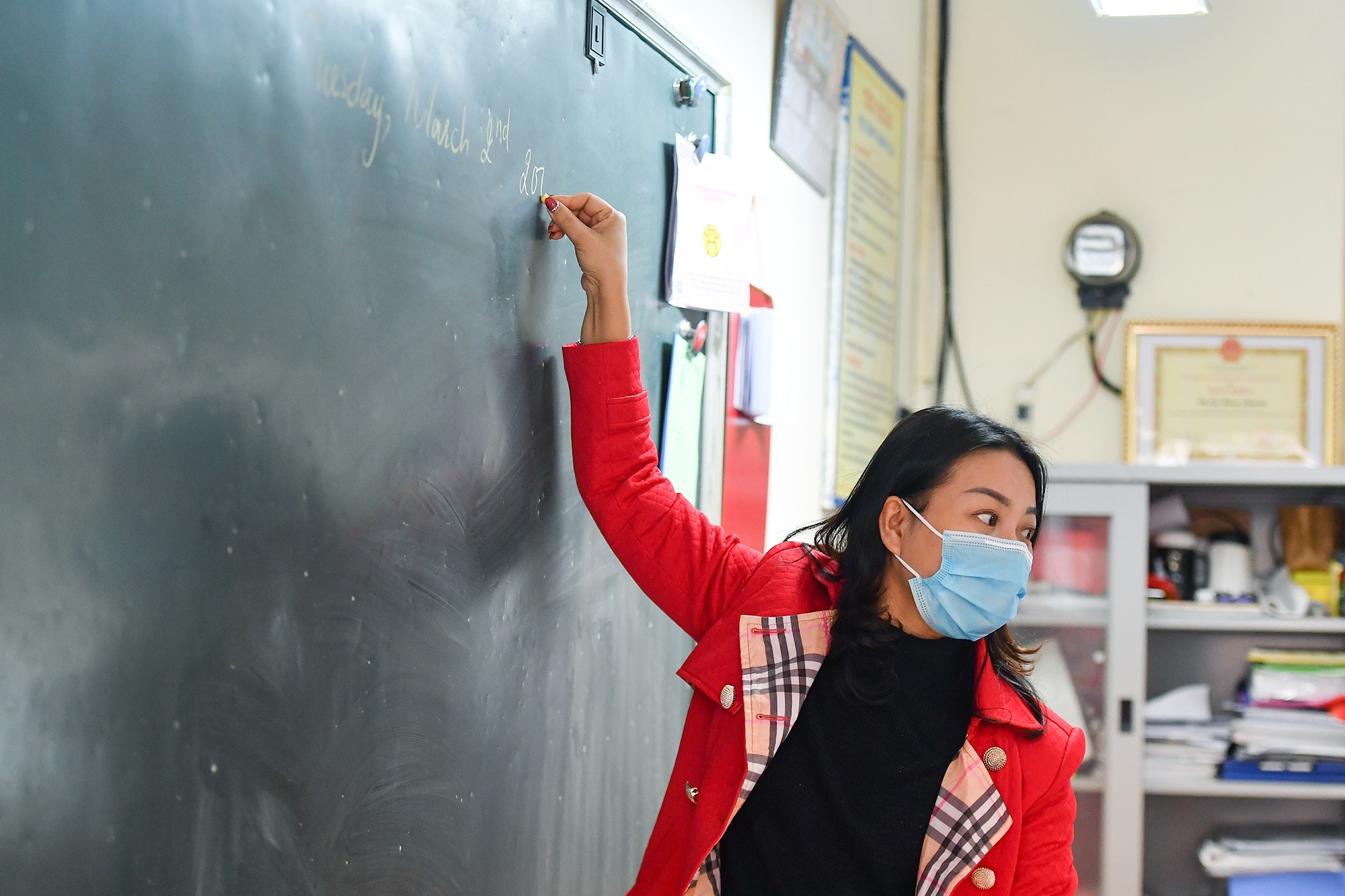 hoc sinh tro lai truong anh 2