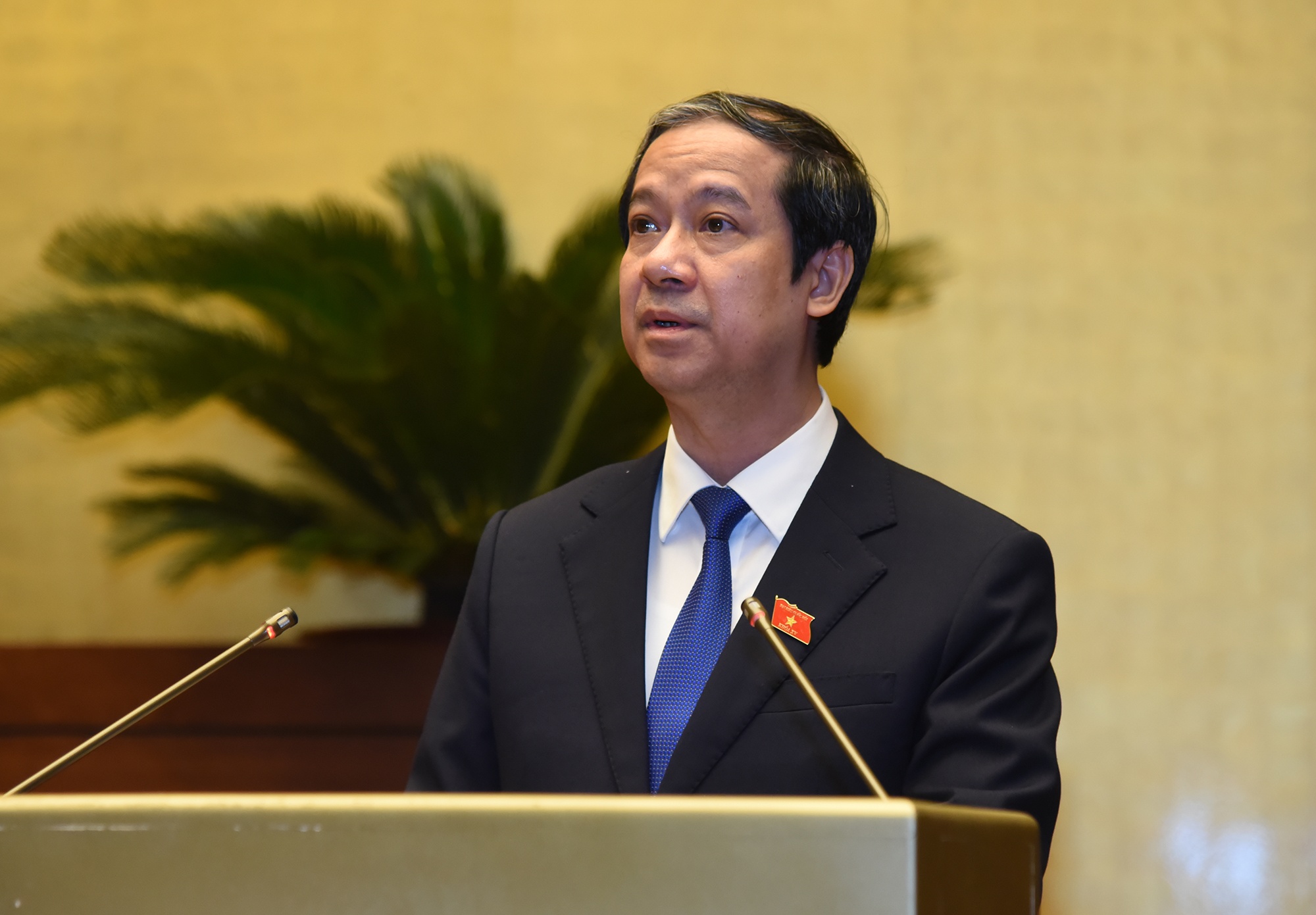 tre con bi ep hoc them online anh 1