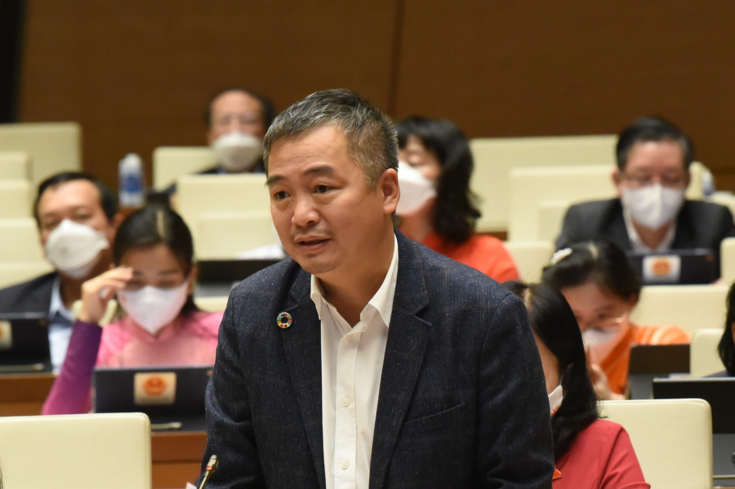 tre con bi ep hoc them online anh 3