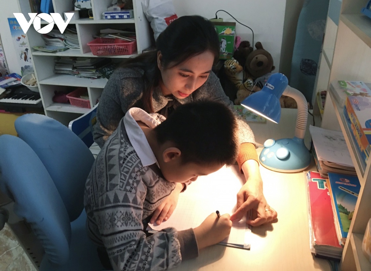 Nha giao cung cau chuyen day hoc anh 5