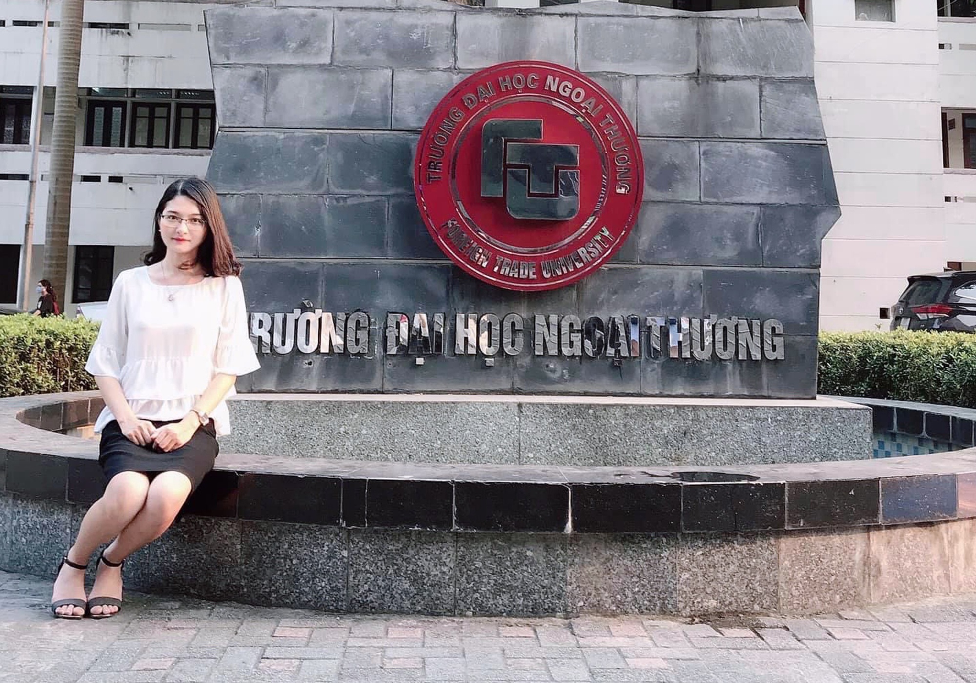 Giang vien tap su DH Ngoai thuong anh 4