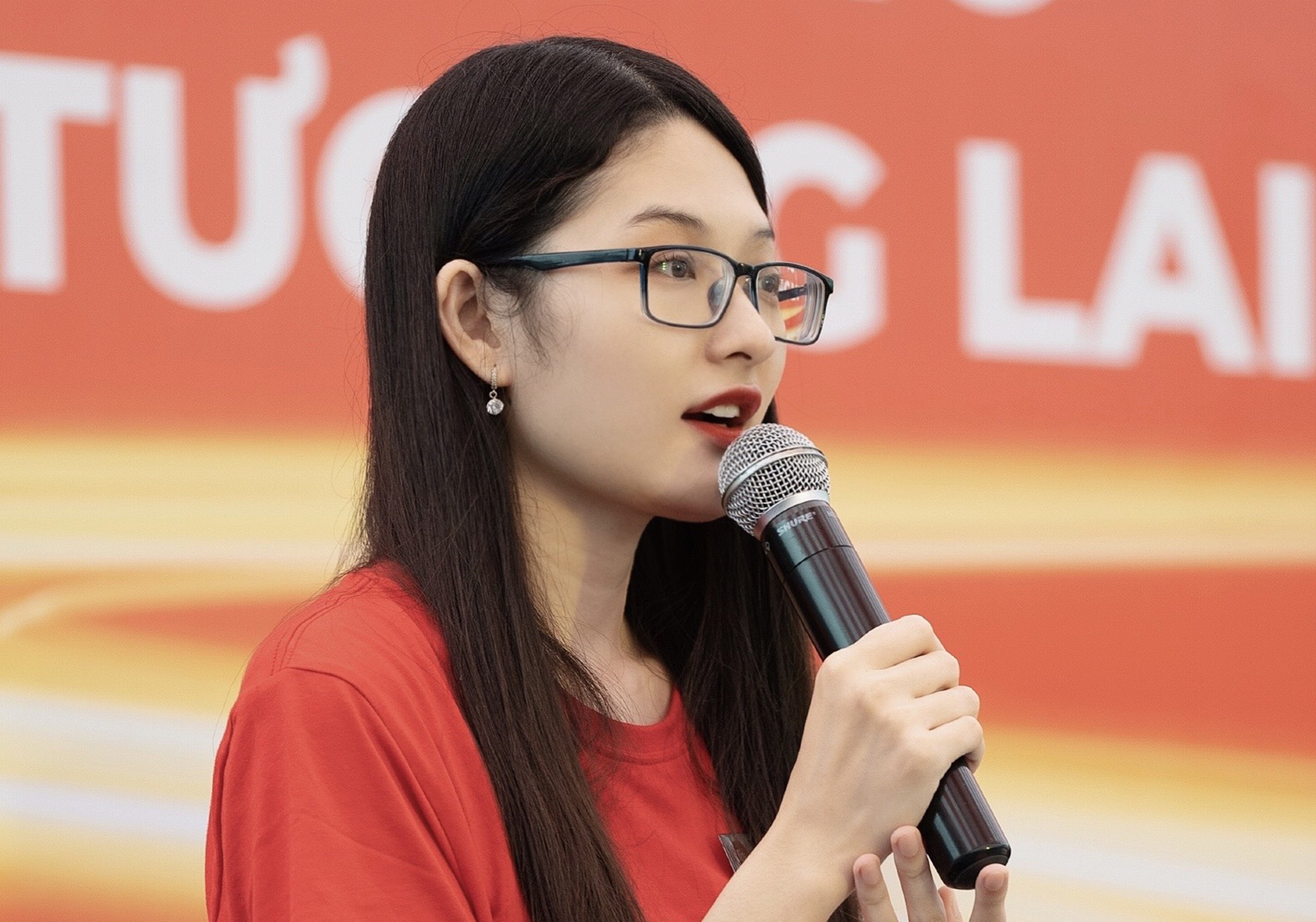 Giang vien tap su DH Ngoai thuong anh 1