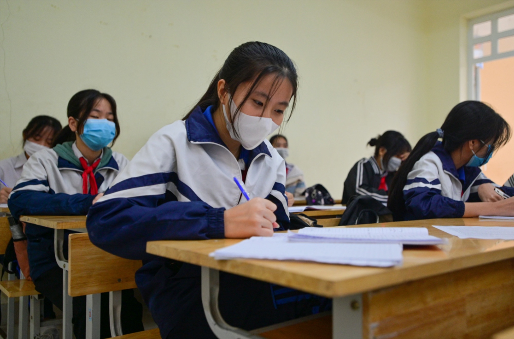 hoc sinh THPT tro lai truong tu thang 12 anh 1