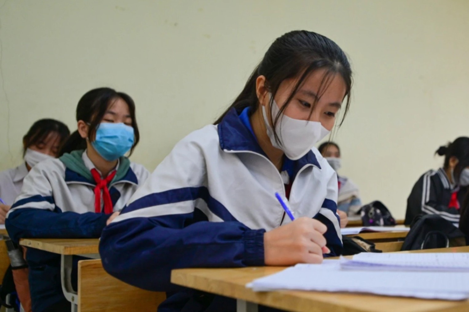 Ha Noi du kien cho hoc sinh THPT tro lai truong tu thang 12 hinh anh