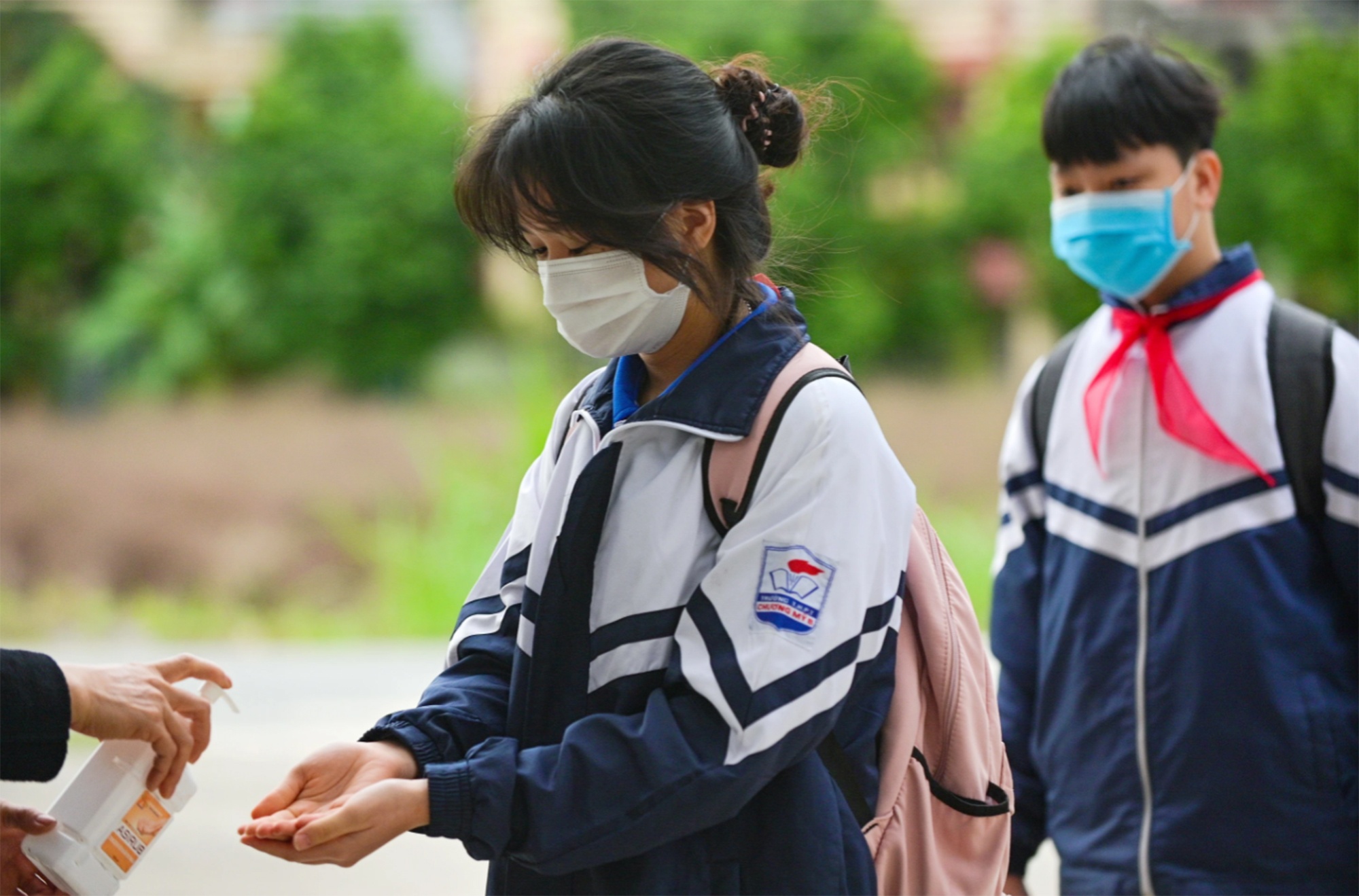 tiem chung hoc sinh THPT truoc 25/11 anh 1