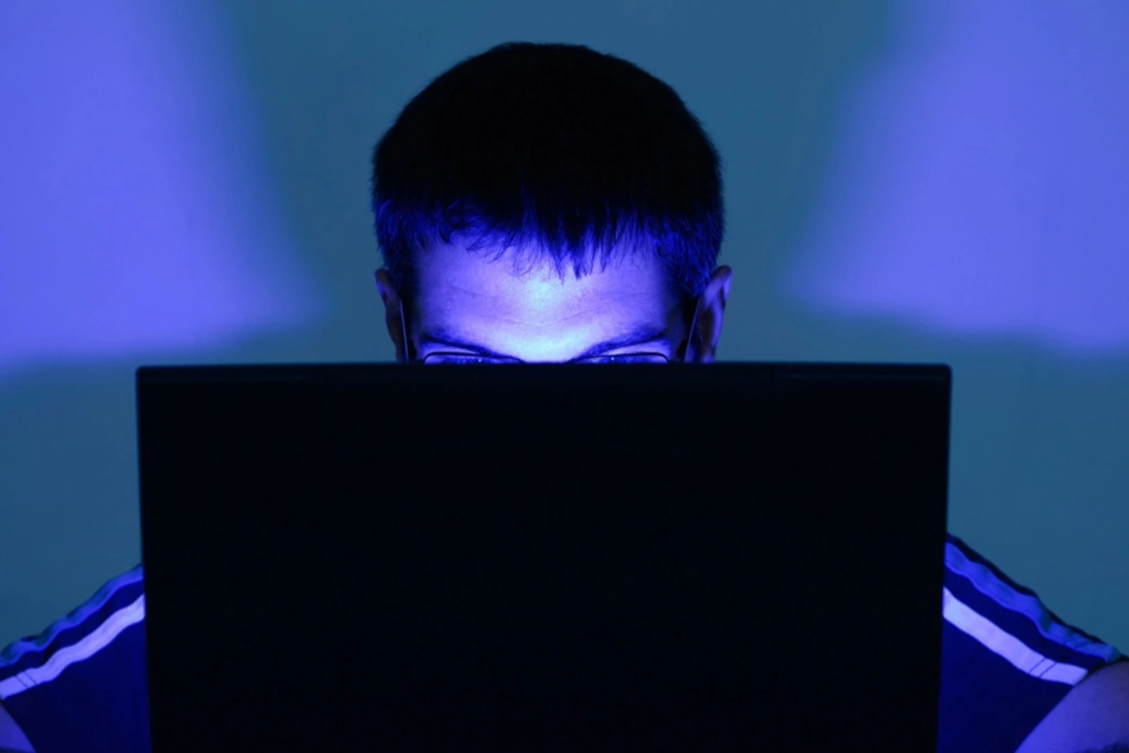 Tre vao web den, bi nguoi la du chat sex hinh anh