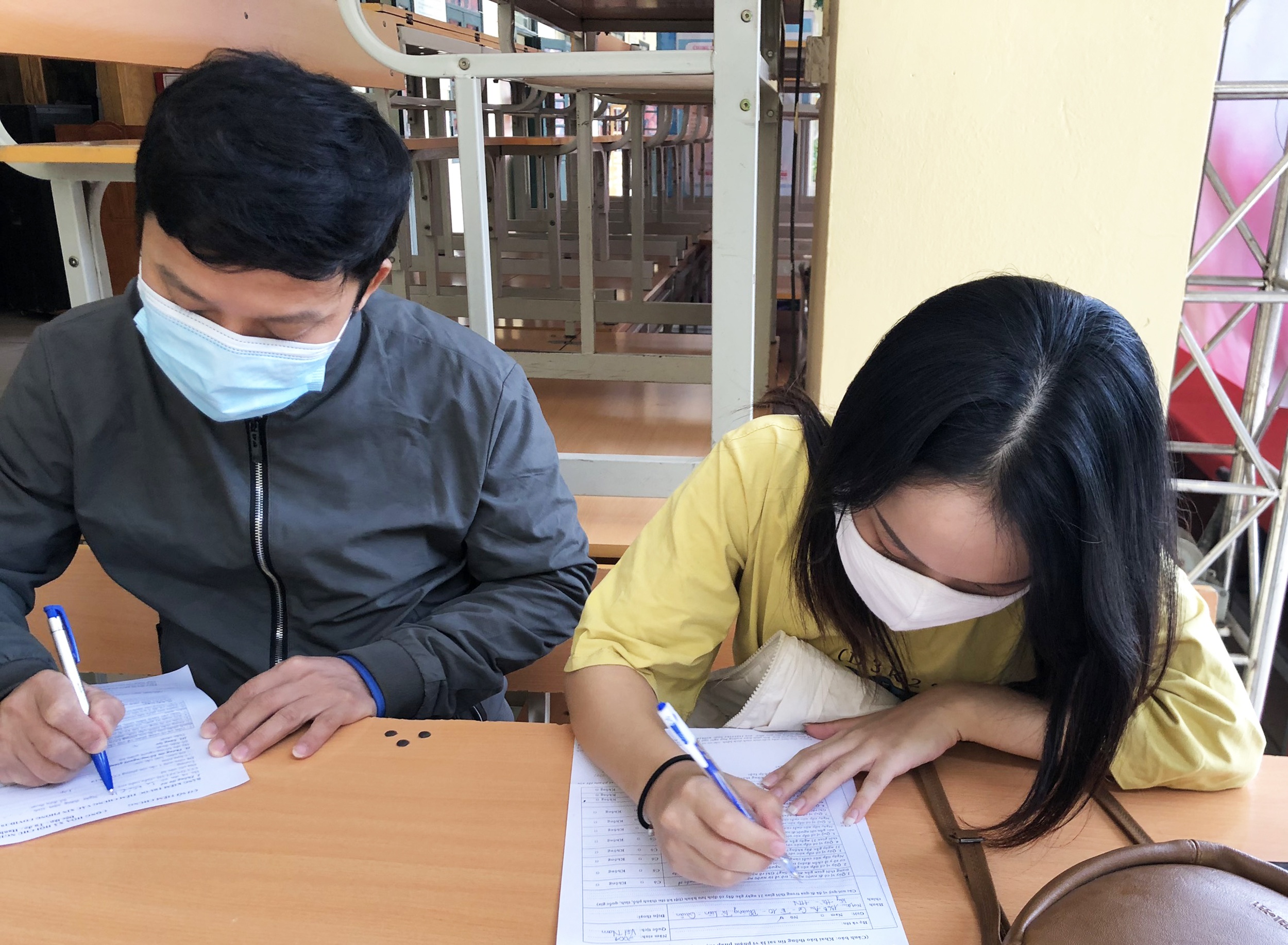 Tre duoc tiem vaccine anh 2