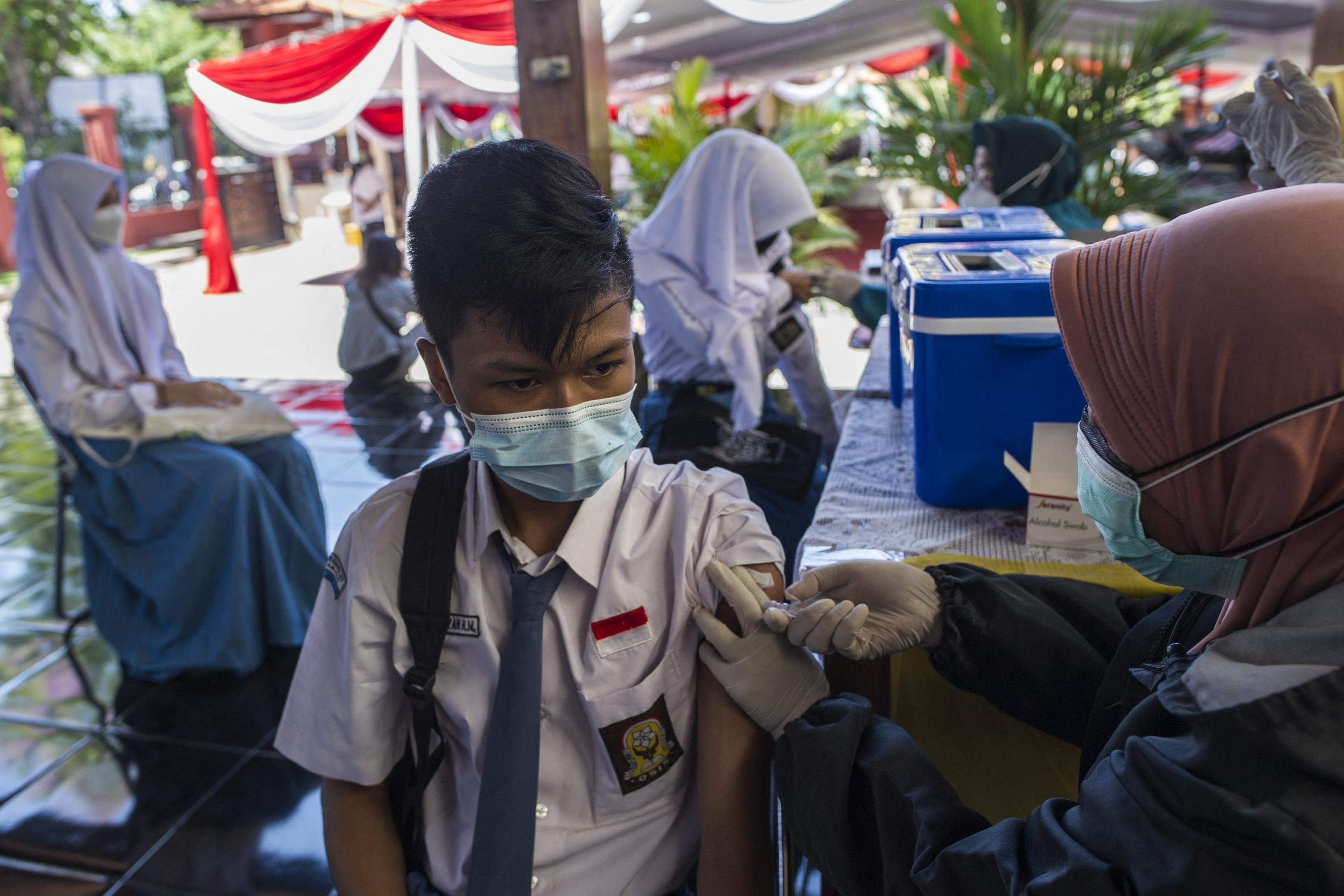 Mo cua truong hoc trong dich benh anh 2