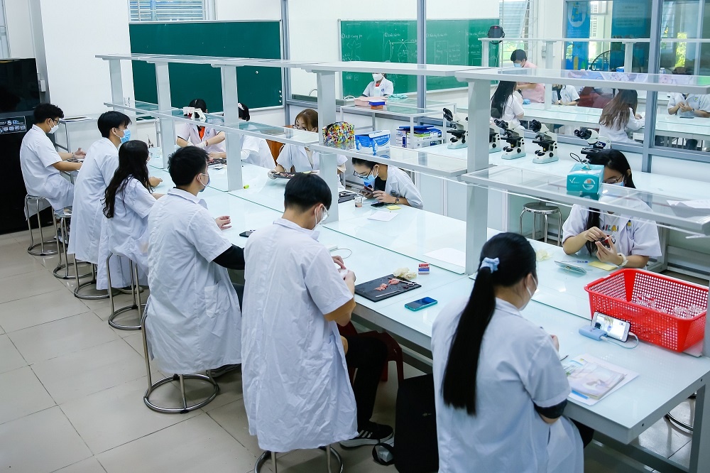 Cac truong dai hoc o TP.HCM cho phep sinh vien tro lai hoc truc tiep anh 1