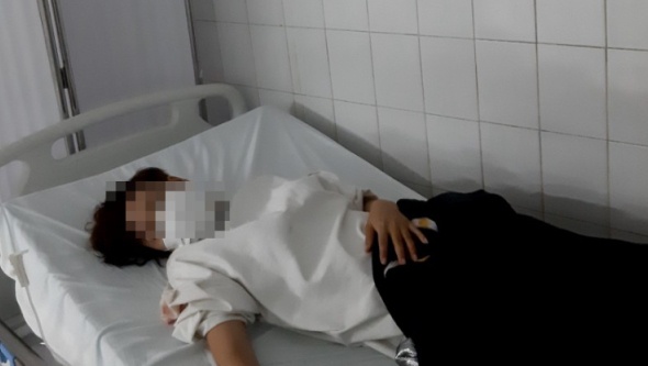 mot giao vien tu tu trong buoi hop ky luat anh 1