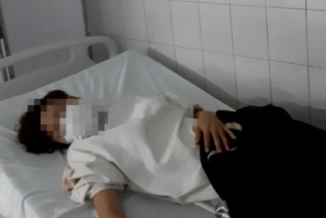 Quan 7 thong tin ve vu giao vien uong thuoc ngu trong cuoc hop hinh anh