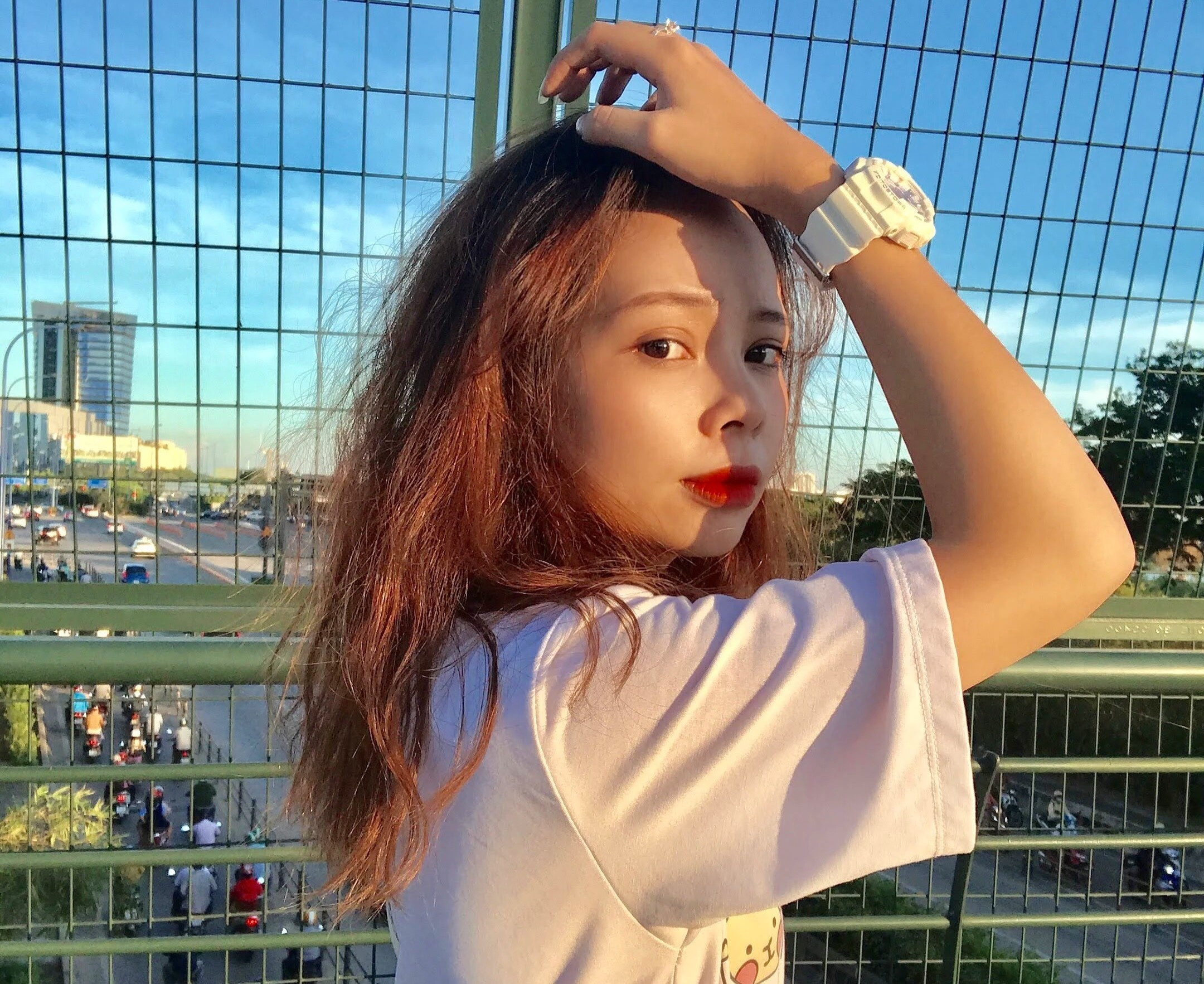 Sinh vien nam cuoi mong tro lai truong hoc truc tiep anh 1