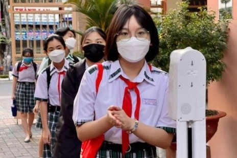 Thao go kho khan cho cac truong khi hoc sinh di hoc tro lai hinh anh