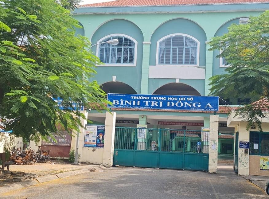 Mot giao vien day Toan o TP.HCM nang diem cho 37 hoc sinh hinh anh