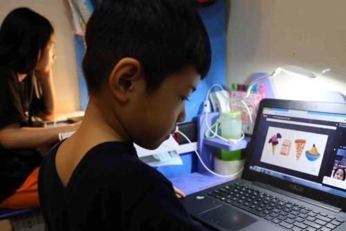 Lam gi de phu huynh yen tam cho con den truong mua dich? hinh anh