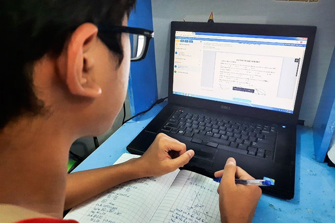 On thi online den 2h sang anh 1