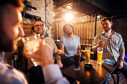 Dap an cau do suy luan cua tac gia nguoi Anh hinh anh