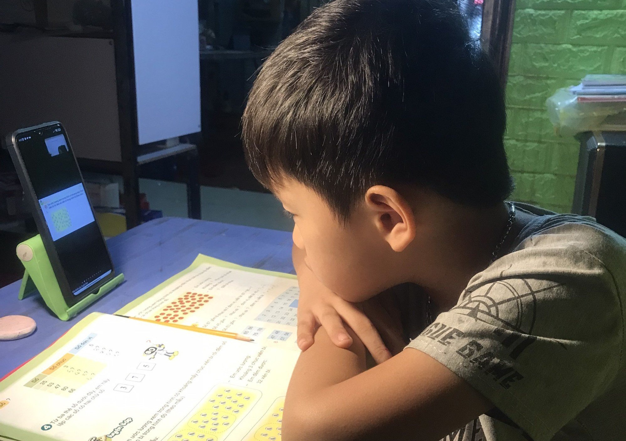 Keo dai hon nua thoi gian hoc online rat nguy hai anh 2