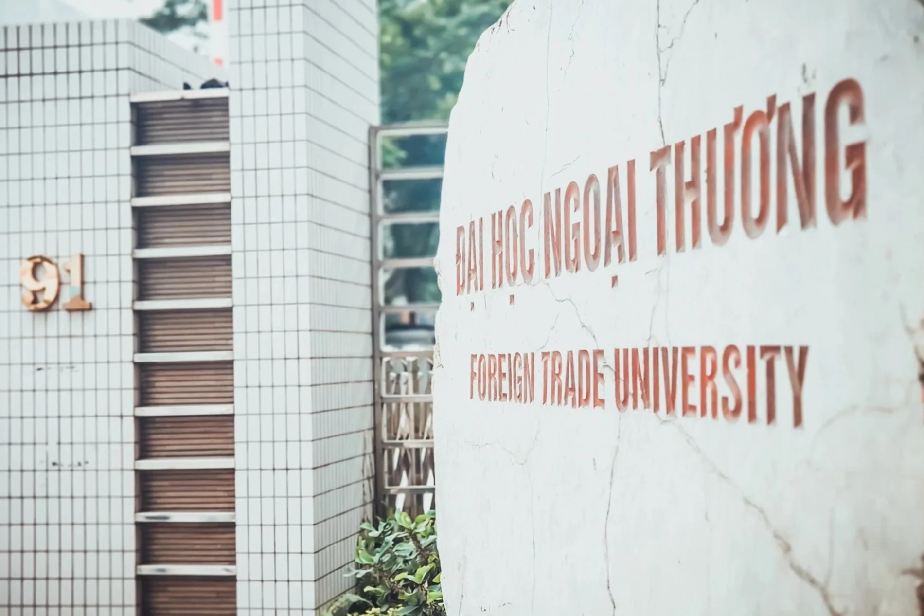 DH Ngoai thuong cho sinh vien tro lai truong sau Tet Nguyen dan hinh anh