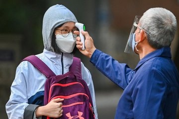 Hoc sinh lop 7 den 12 o Ha Noi di hoc tro lai tu ngay 8/2 hinh anh