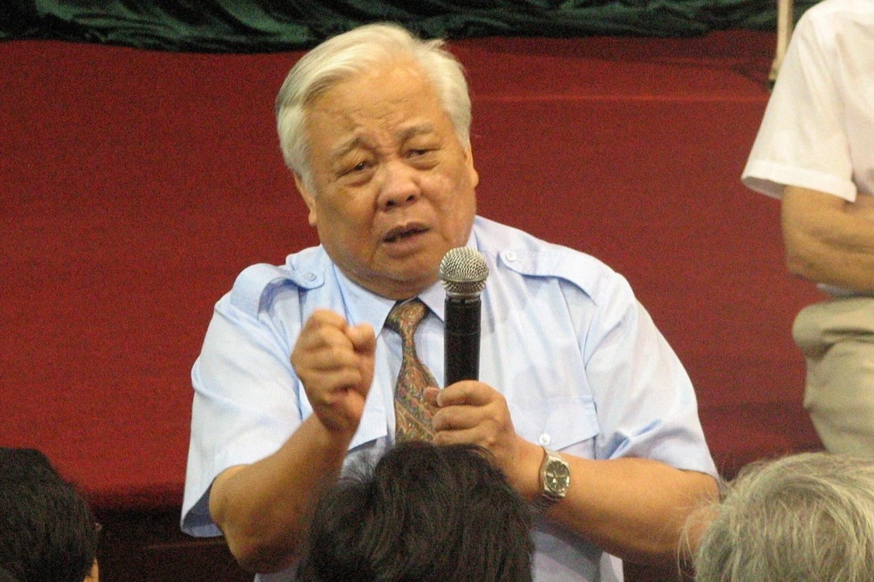 Giao su, vien si Nguyen Van Hieu qua doi hinh anh