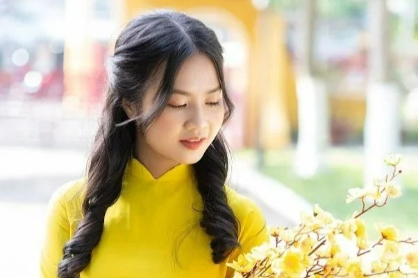 Sinh vien o lai TP.HCM di lam xuyen Tet, don giao thua truc tuyen hinh anh