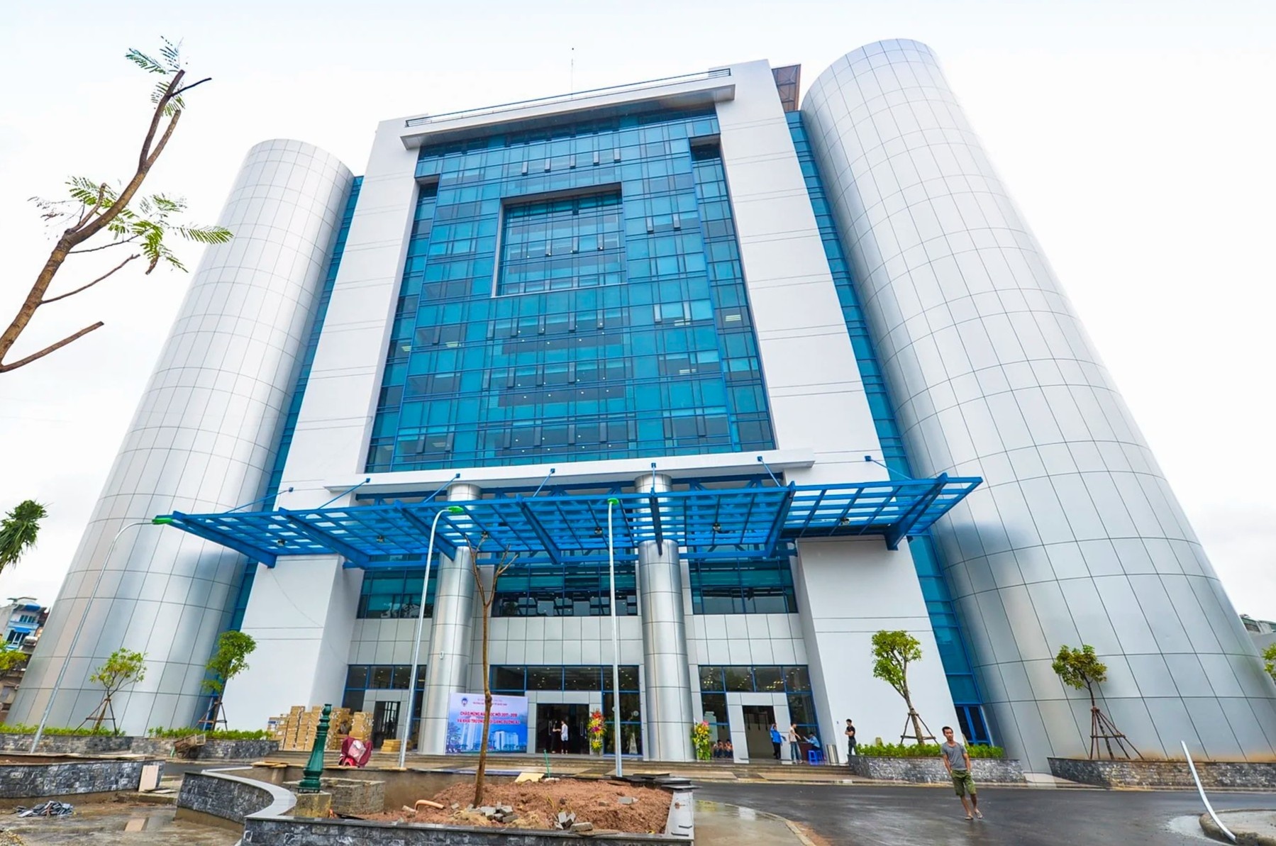 DH Kinh te Quoc dan len phuong an xu ly khi co ca mac Covid-19 hinh anh