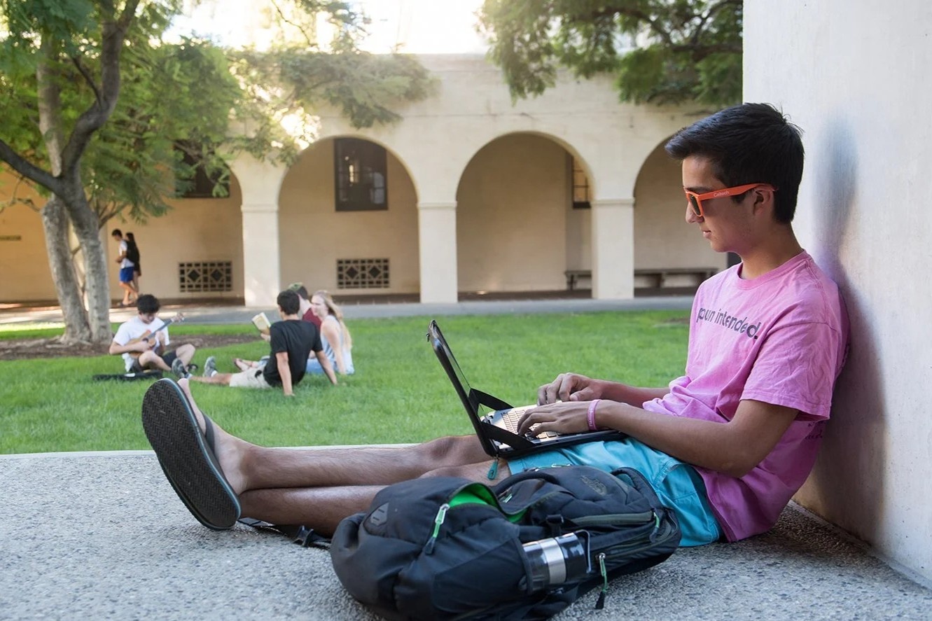 Cuu sinh vien truong dai hoc My nao duoc tra luong cao nhat? hinh anh