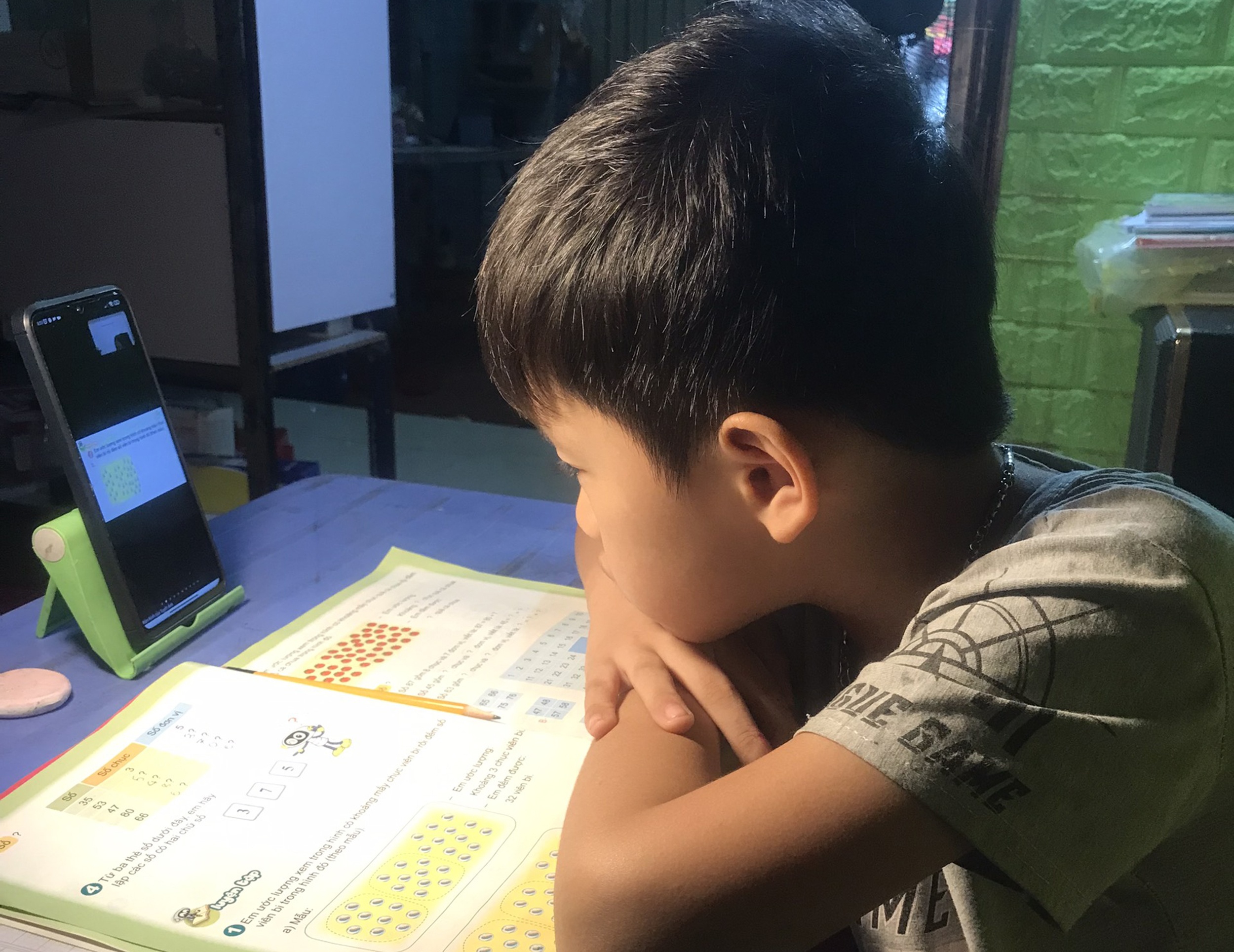 Phu huynh mong doi tre den truong anh 2