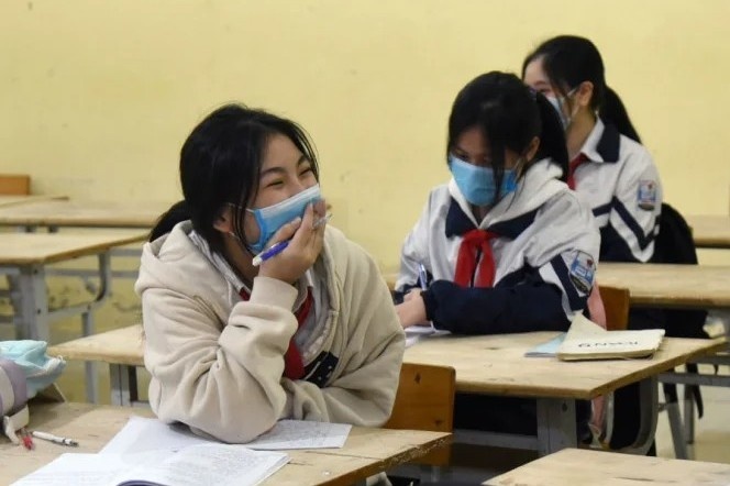 Hoc sinh Ha Noi hao hung tro lai truong hinh anh