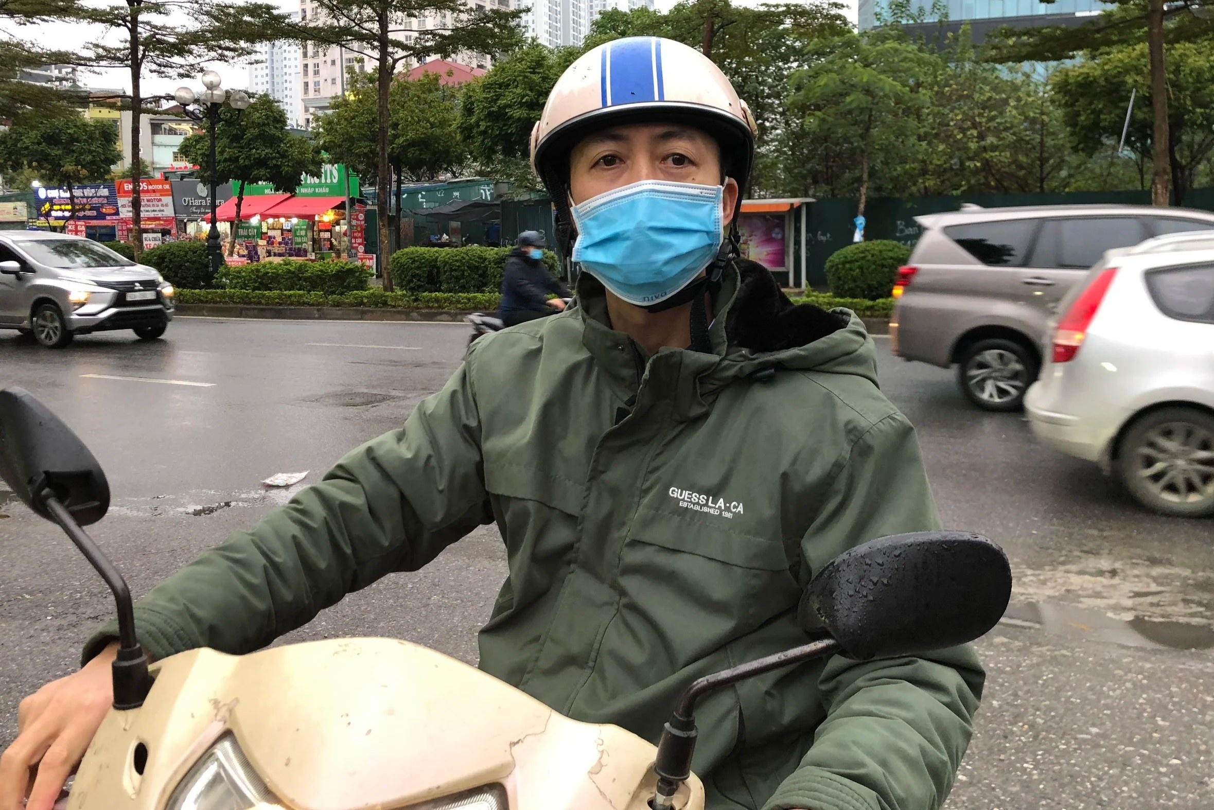Cha me vua mung vua lo trong ngay cho tre tro lai truong hinh anh