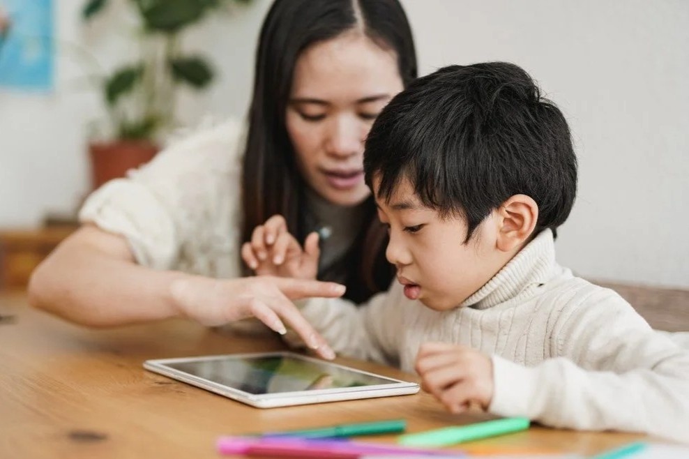 Tre 3 tuoi o Bac Kinh se khong con phai hoc them Toan, Tieng Anh hinh anh