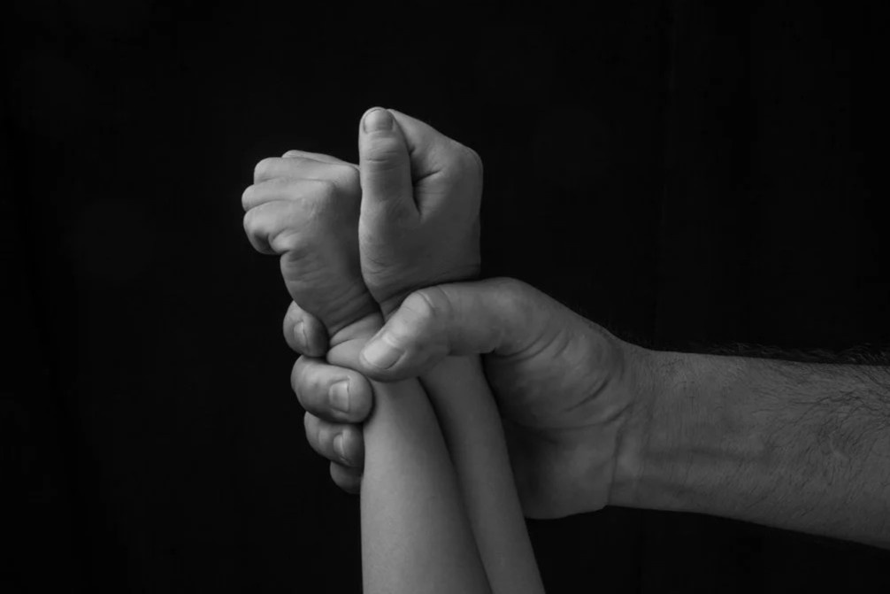 Cong an dieu tra vu thay giao bi to dam o hoc sinh lop 2 hinh anh