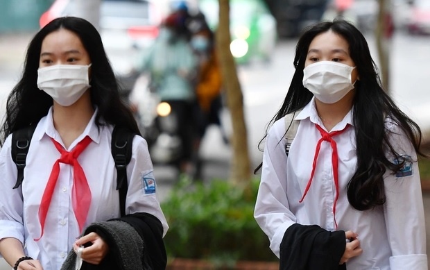 Hoc sinh lop 9 Ha Noi 'nin tho' cho cong bo mon thi thu 4 vao lop 10 hinh anh