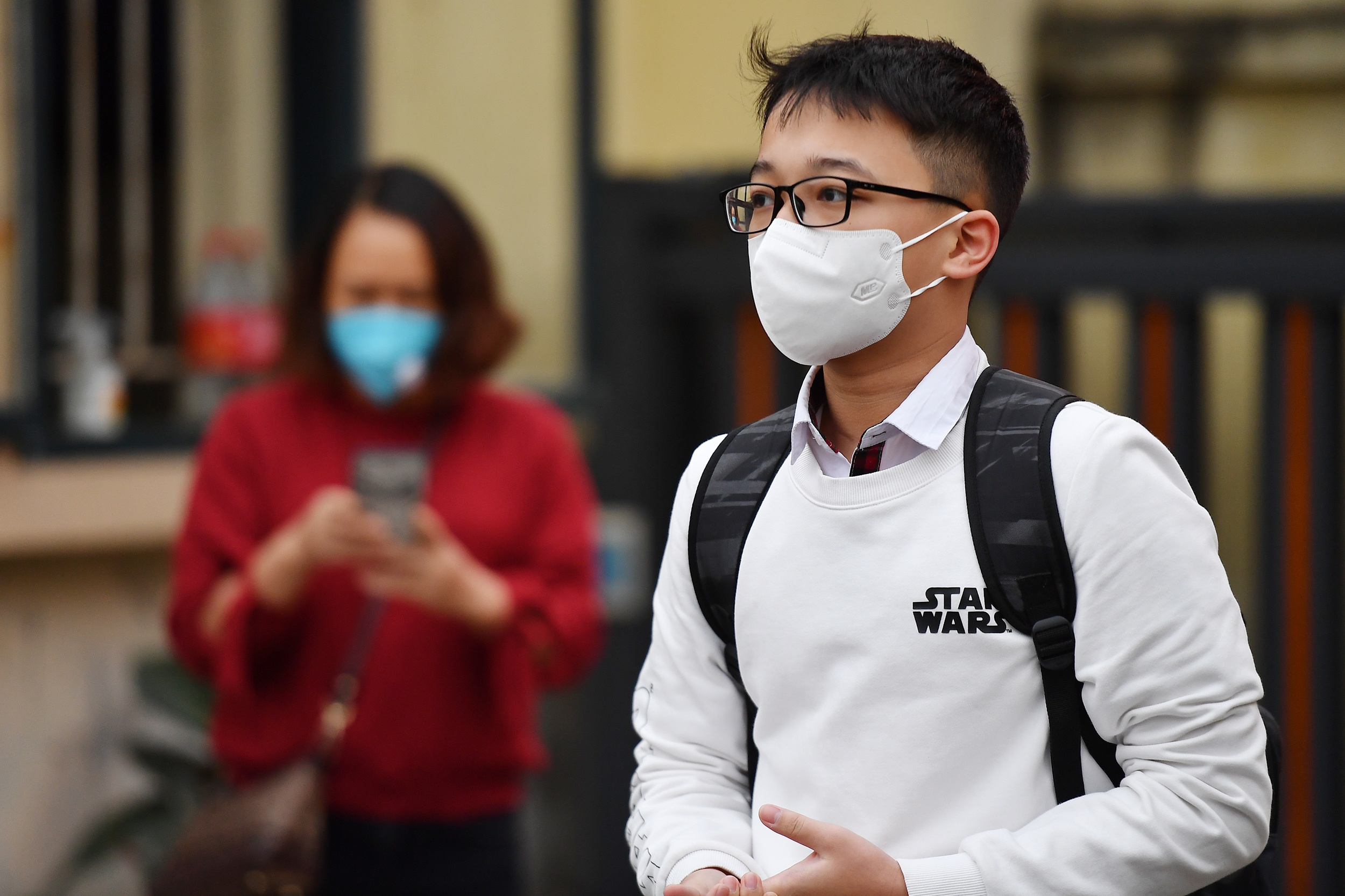 hoc sinh tam dung den truong vi dich anh 1