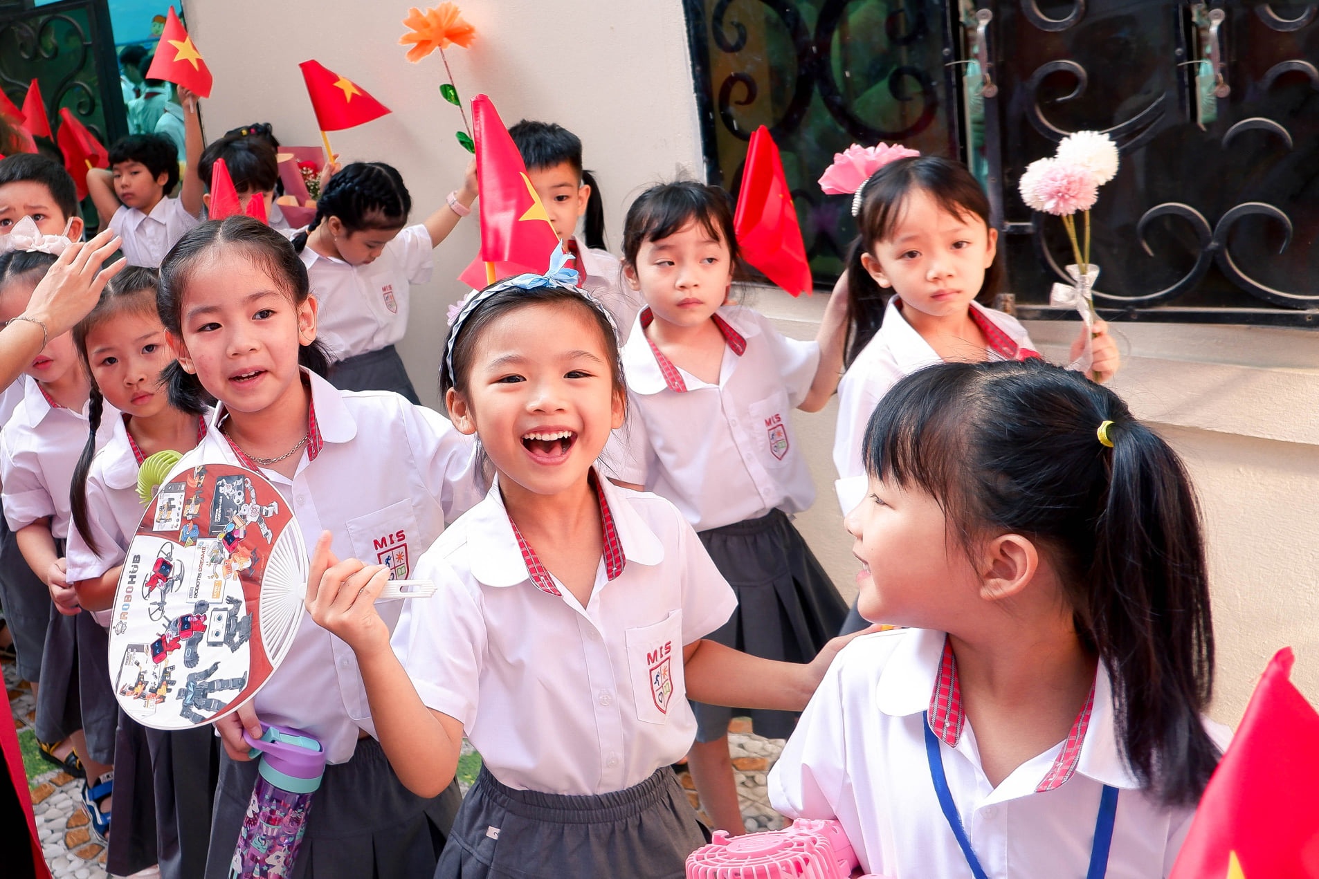 cho con học trường tư ảnh 2 cho con hoc truong tu anh 2