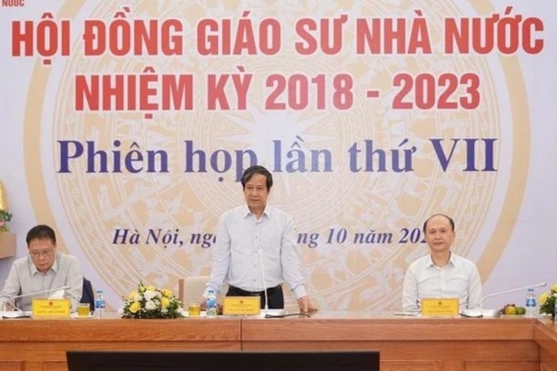 Xet cong nhan GS, PGS van noi com van de liem chinh khoa hoc hinh anh