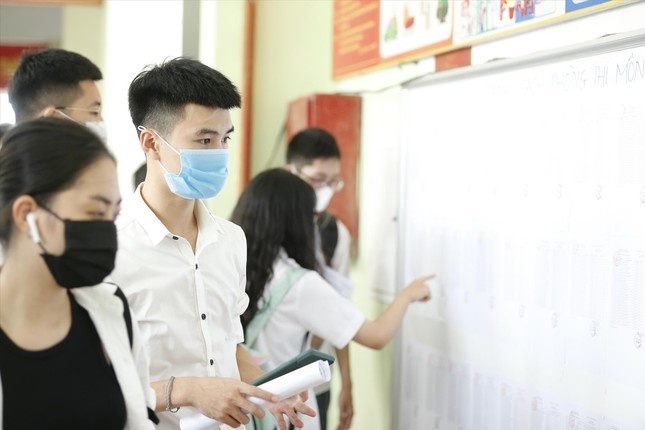 Loc ao tuyen sinh chung anh 1